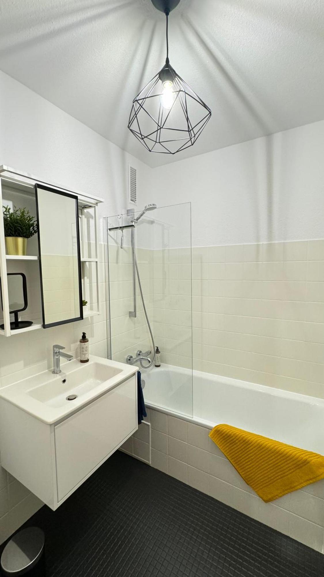 Sonniges City-Apartment Mit Suedbalkon Und Parklatz Neusass Ngoại thất bức ảnh